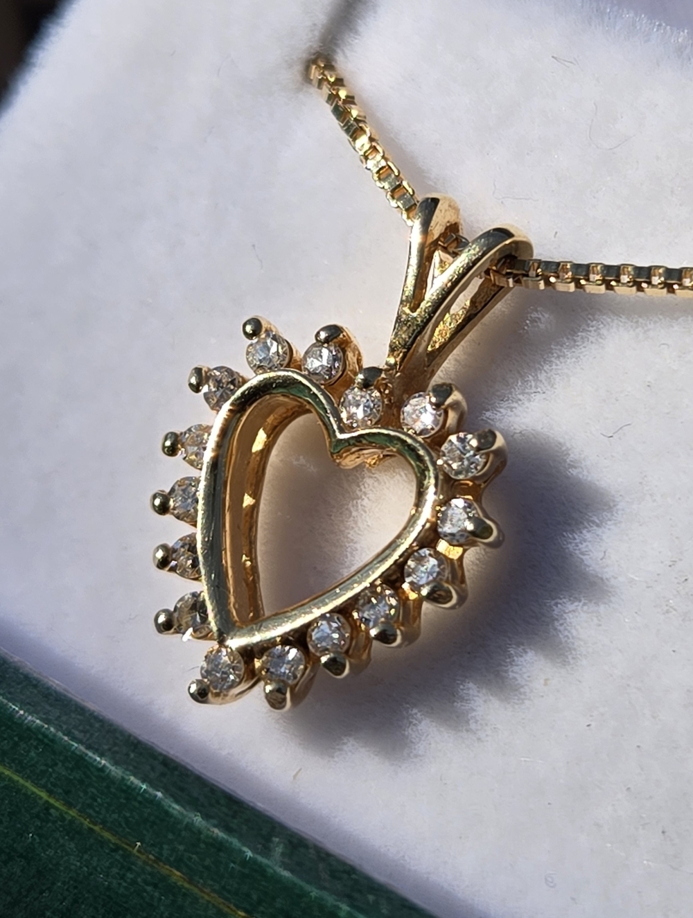 14k Gold Diamond Heart Pendant Necklace